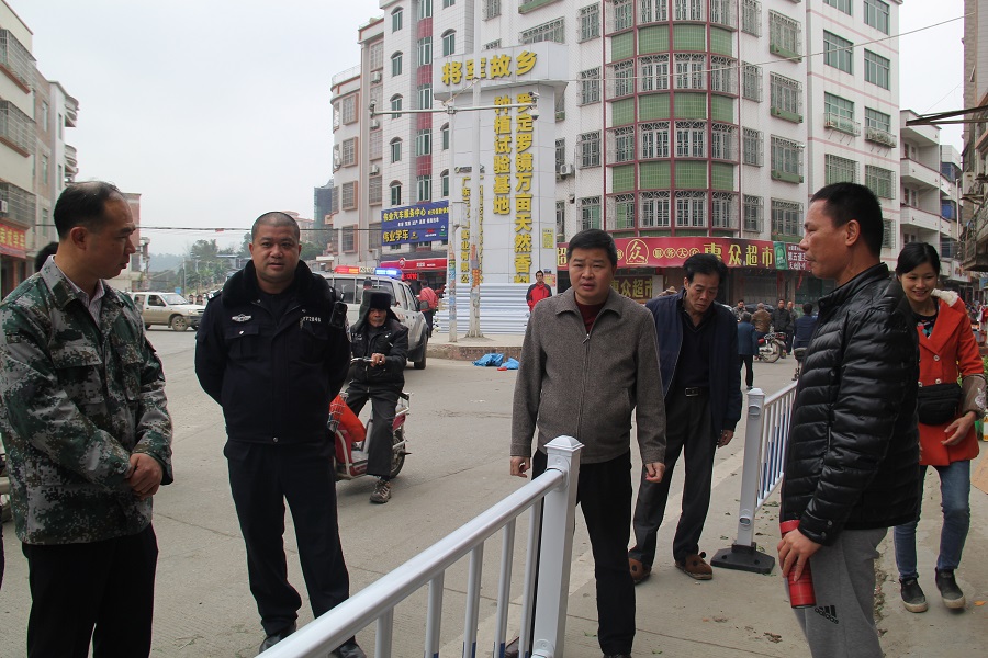 罗镜镇:持续打好圩镇和道路环境整治攻坚战